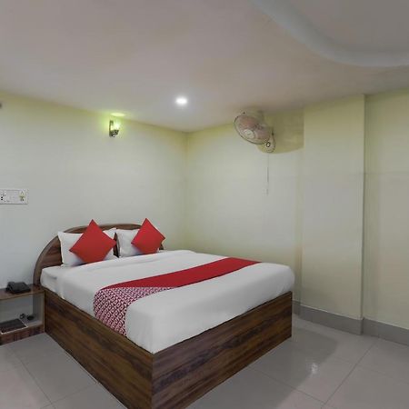 Oyo 72139 Rishi Satsang Bhawan Hotel Vrindāvan Zewnętrze zdjęcie